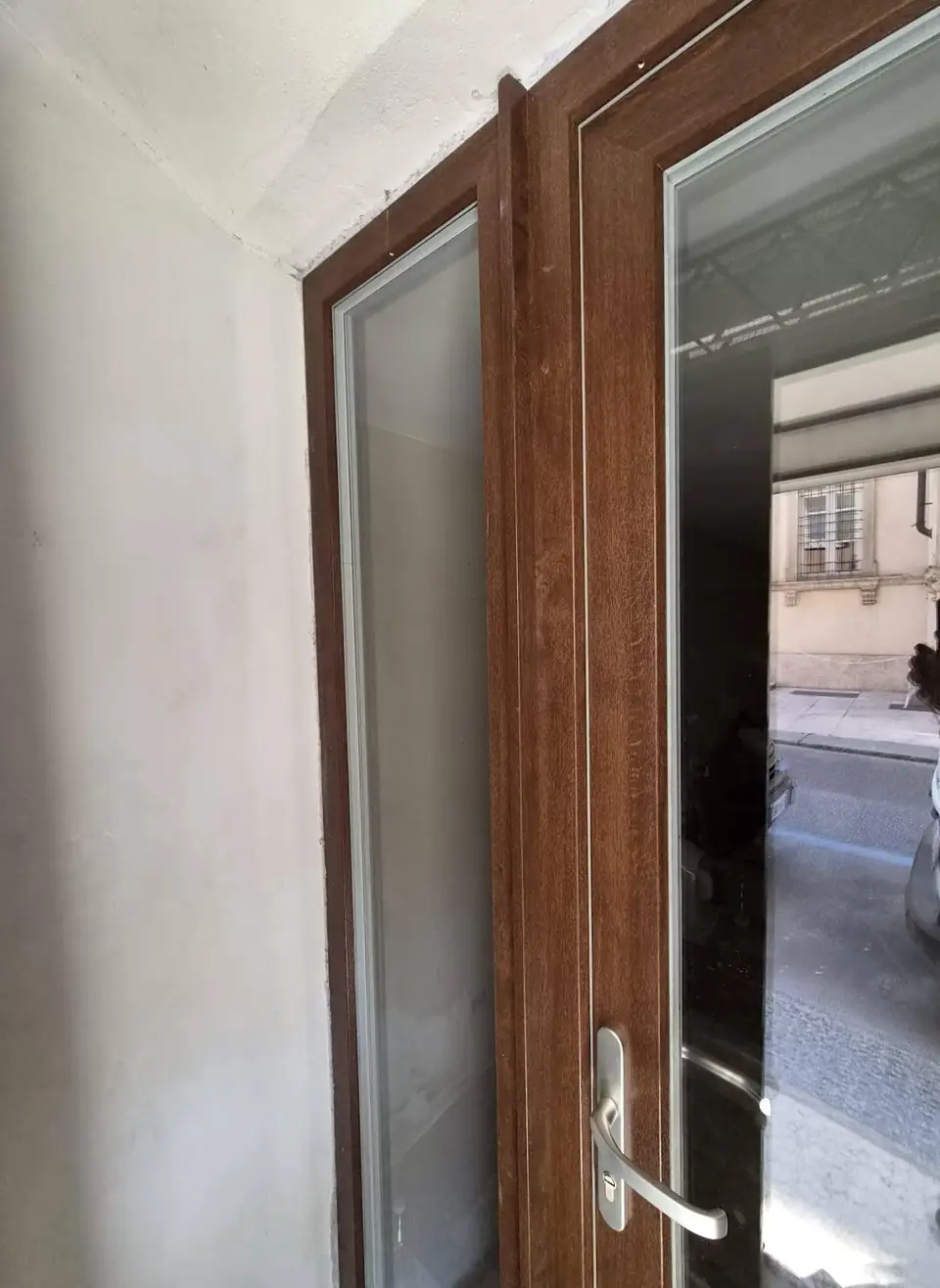 Serramento in legno installato